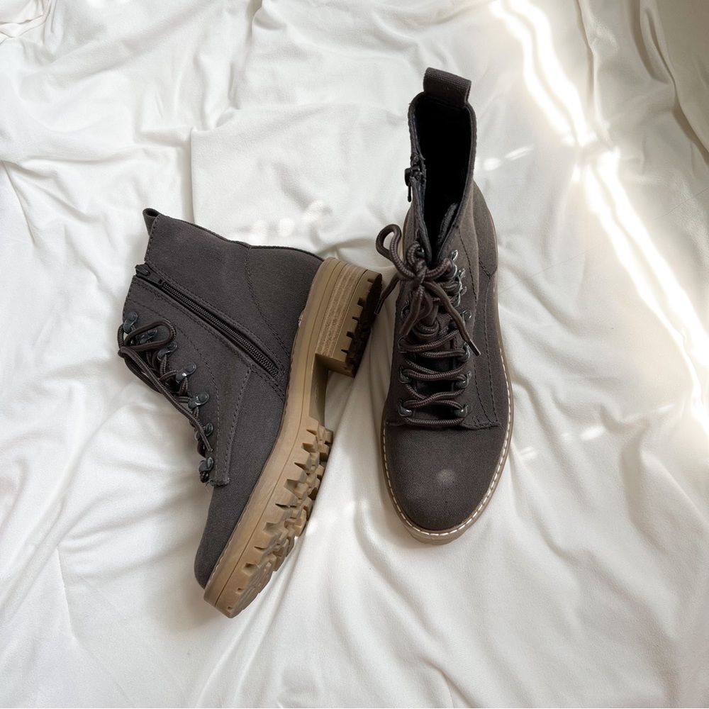 Universal Thread Combat Boots